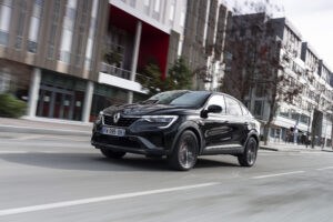 2021 - Renault ARKANA Tests drive - Metallic Black