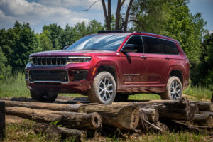2021 Jeep® Grand Cherokee L Overland equipped with Off-Road Group,