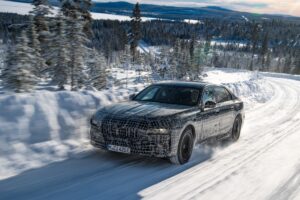 P90445373_lowRes_the-bmw-i7-undergoes