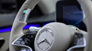 Mercedes-Benz erhält weltweit erste international gültige Systemgenehmigung für hochautomatisiertes Fahren Mercedes-Benz receives world's first internationally valid system approval for  conditionally automated driving