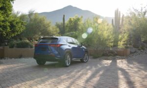 2022_Lexus_NX-350h_Luxury_GrecianWater_054