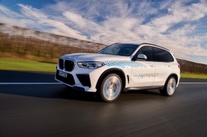 P90494359_lowRes_bmw-ix5-hydrogen-on-